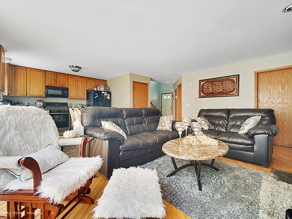 5th image of 707 Benton Ct