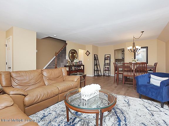 4th image of 783 Stafford Ave