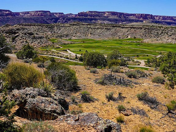 4th image of 353 High Desert Rd