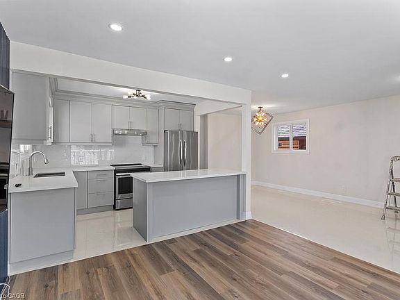 5th image of 73 Adair Ave S