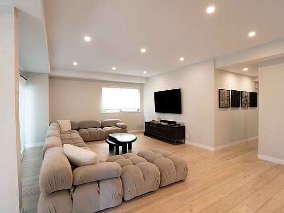 3rd image of 10787 Wilshire Blvd APT 301