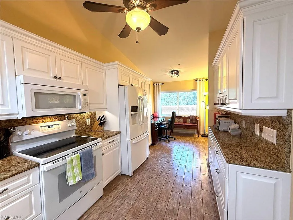 2 bed, 2.0 bath, 1351 sqft, $4,500 — Photo 3