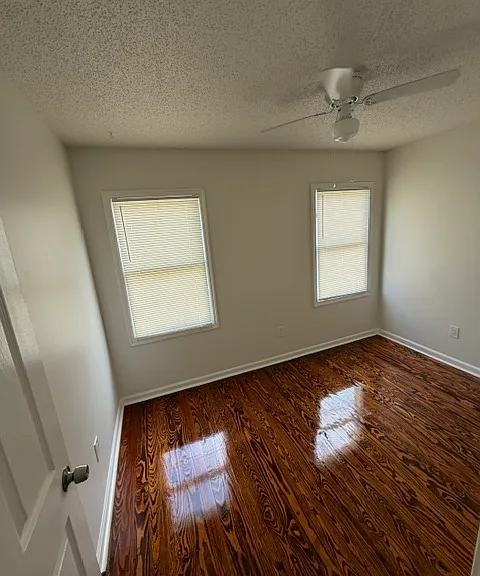 525 E Hall Ln — Photo 9
