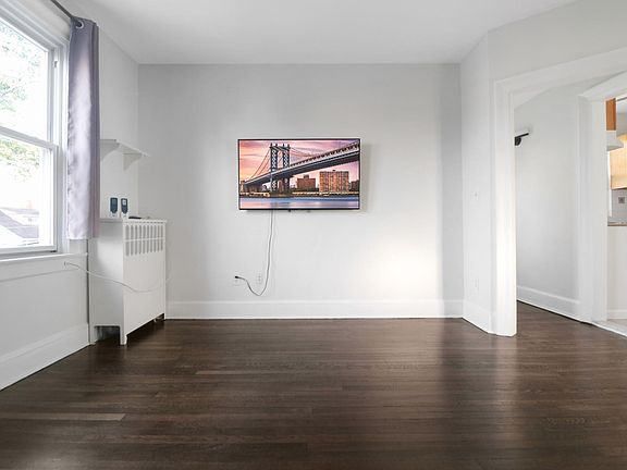 3rd image of 426 Columbia Ave Floor 2