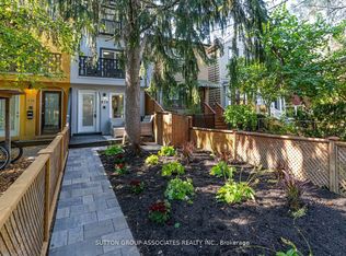 832 Manning Ave, Toronto, ON M6G 2W8