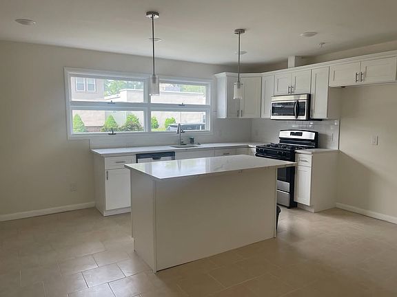 5th image of 105 Chandler Ave #2