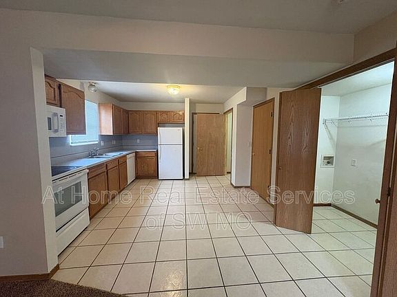 3rd image of 1433 W Frosty Dr APT 1