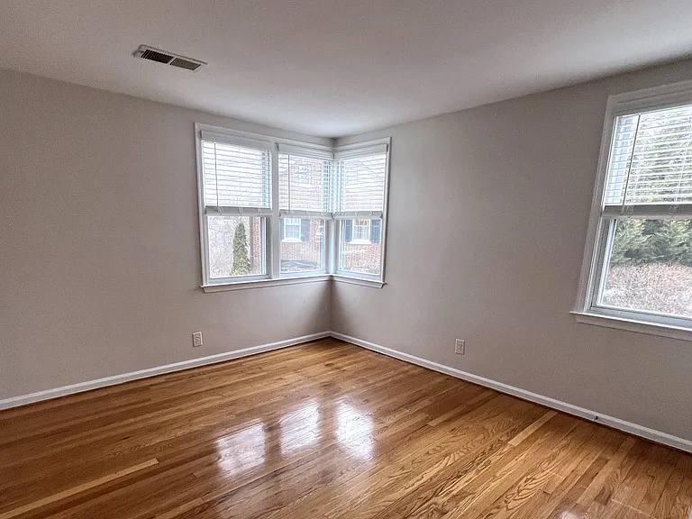 Woodcliffe Manor Apartments — Photo 21