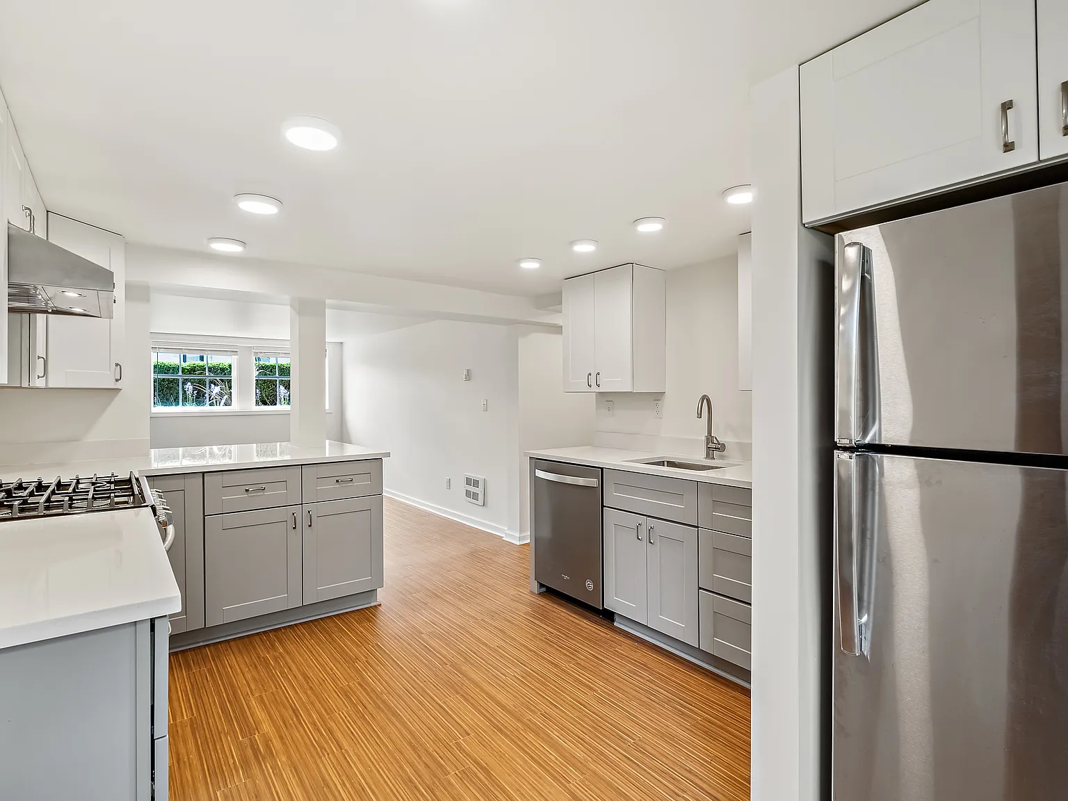1 bed, 730 sqft, $2,250 — Photo 3