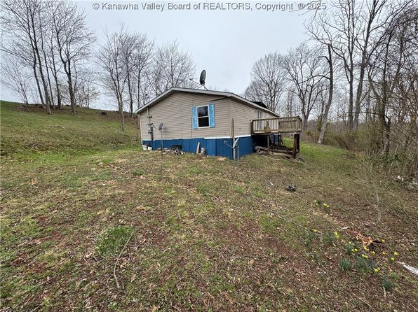 9493 Redmond Ridge Rd, Gallipolis Ferry, WV 25515