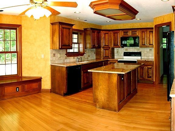 4th image of 3430 Woodstone Dr