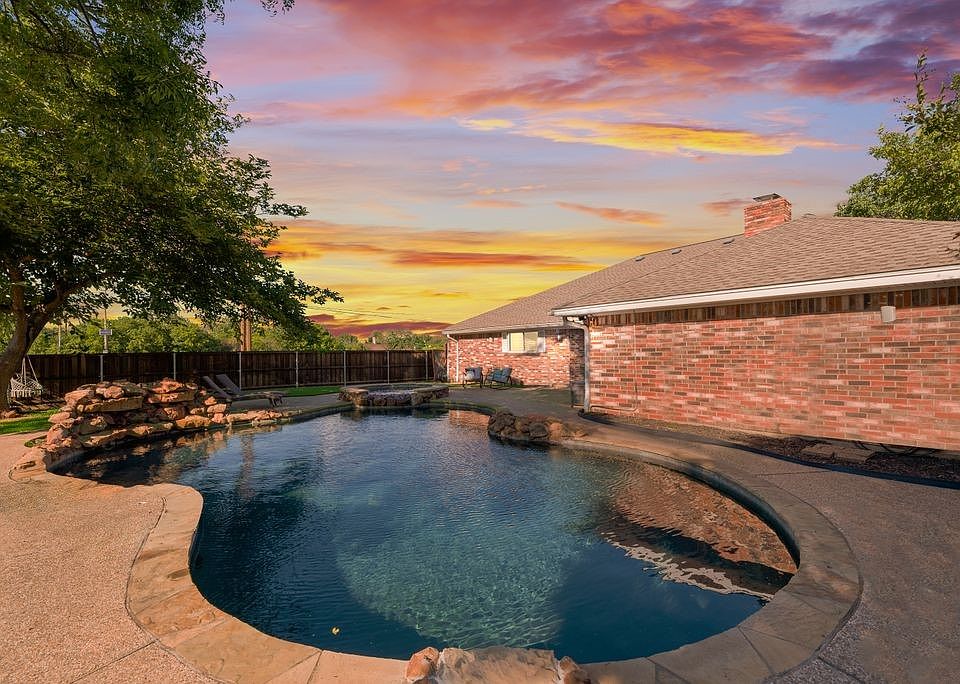 1st image of 561 Medina Dr