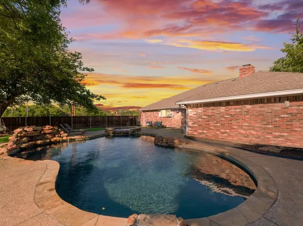 561 Medina Dr, Highland Village, TX 75077