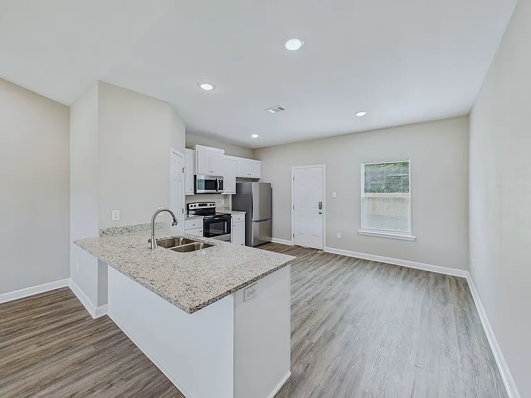402 Redbud Ct — Photo 9