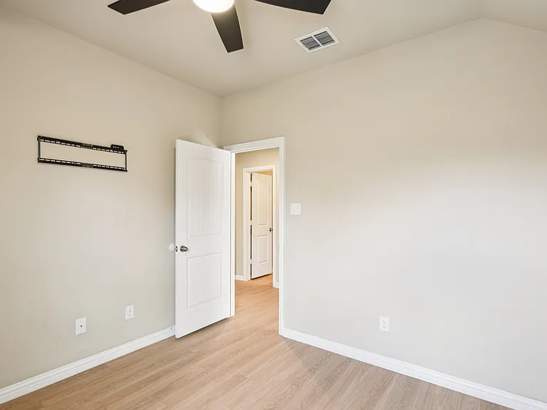 15937 Alvarado Dr — Photo 21