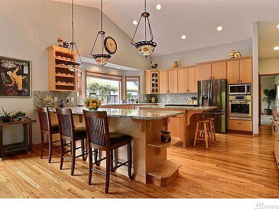 Large kitchen with newer granite counter tops and all new stainless steel appliances.  Nice size eating bar that will seat up to four people.