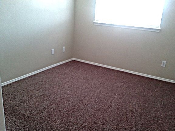 4th image of 2863 Earle Dr
