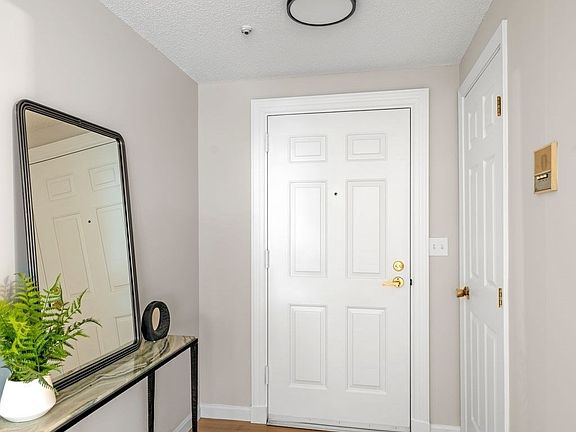 3rd image of 12 Ledgewood Way APT 16