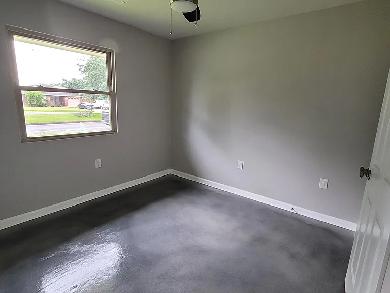525 E Loyola Dr — Photo 12