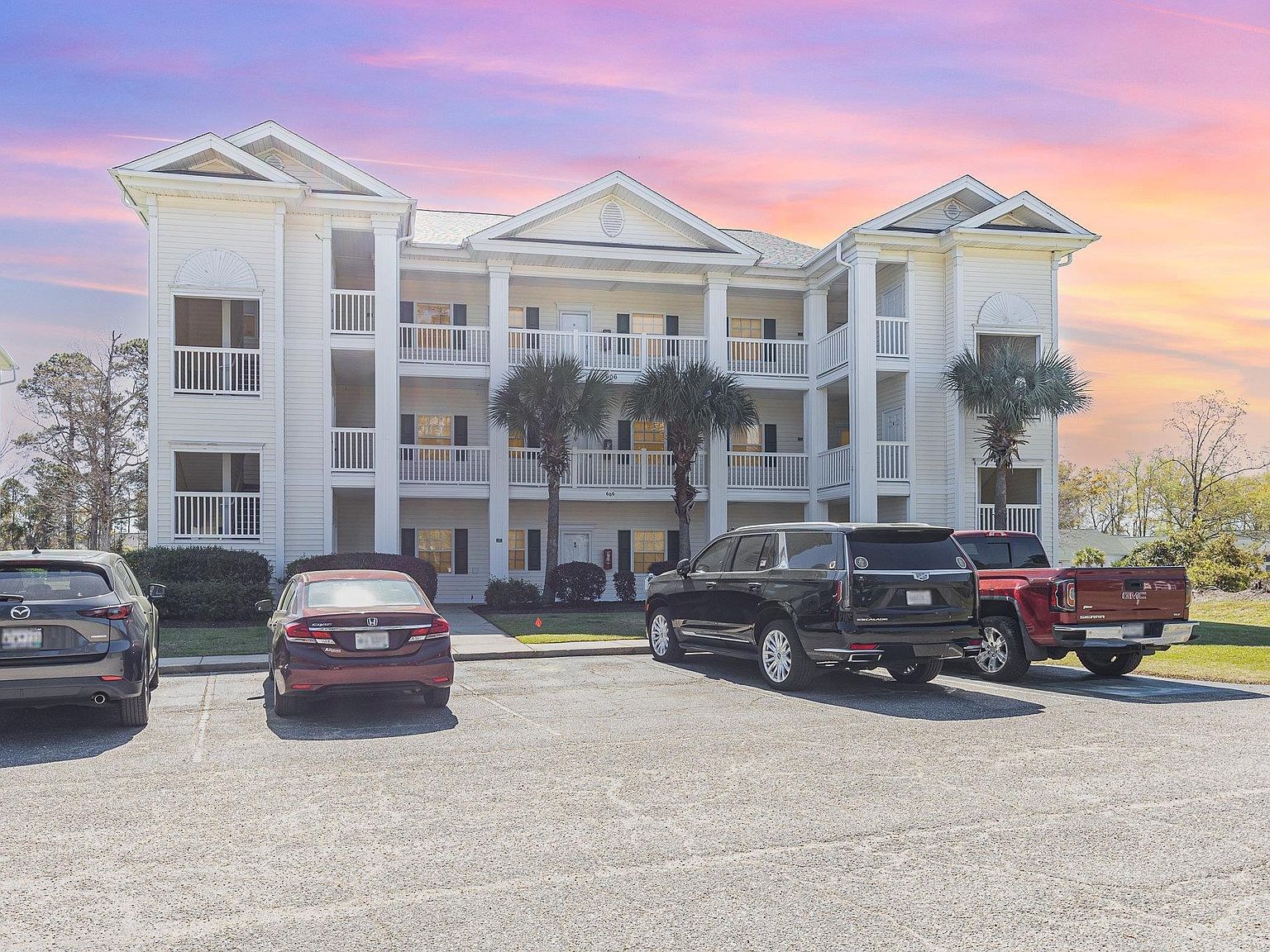 606 River Oaks Dr. #56E