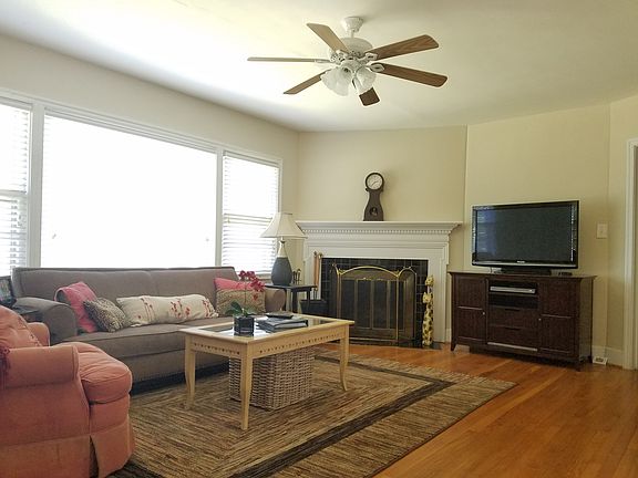 Family Room/Den w/Fireplace
