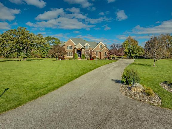 3rd image of 30254 Stratford Ct