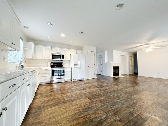 4th image of 1043 Ruess Rd