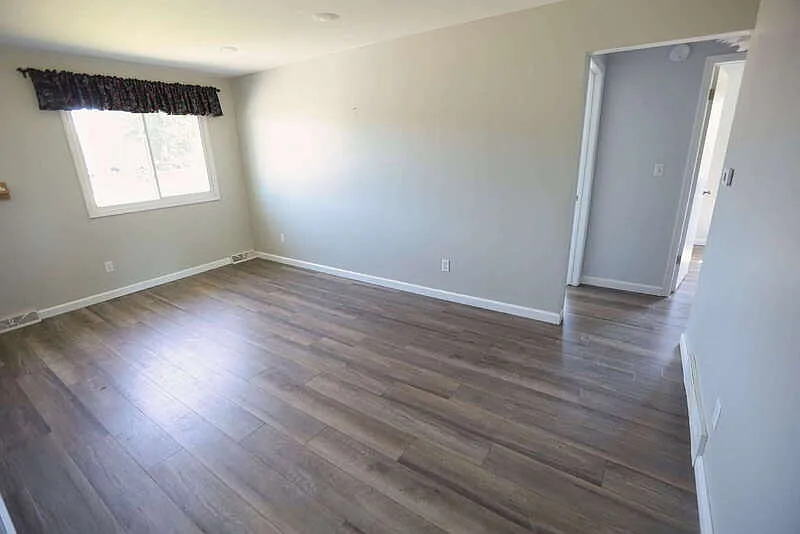 3 bed, 1.0 bath, 1736 sqft, $2,095 — Photo 3