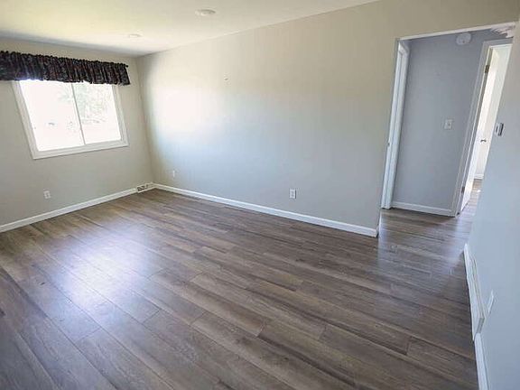 3rd image of 1028 Rosewood St