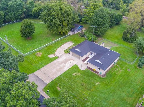 32836 Genoa Rd, Genoa, IL 60135