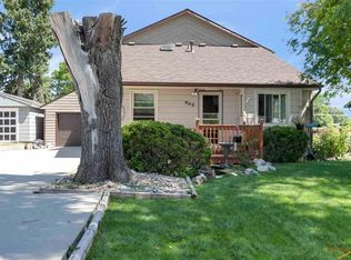 802 Roubaix Dr, Rapid City, SD 57702