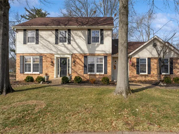 2001 Emerald Crest Ct, Chesterfield, MO 63017