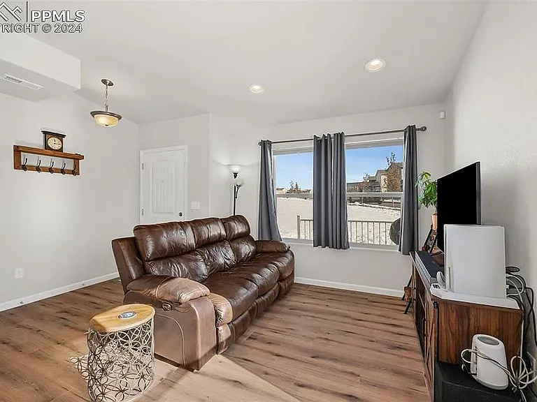 1091 Petra Hts — Photo 5
