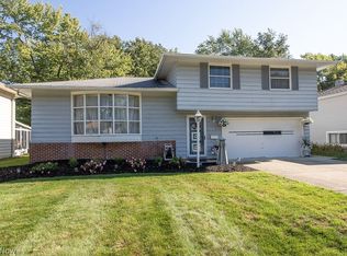 319 E Overlook Dr, Eastlake, OH 44095