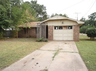 1815 W Idaho Ave, Chickasha, OK 73018