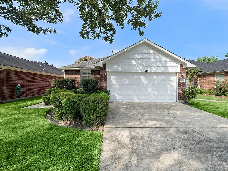 18315 Beaverdell Dr — Photo 17