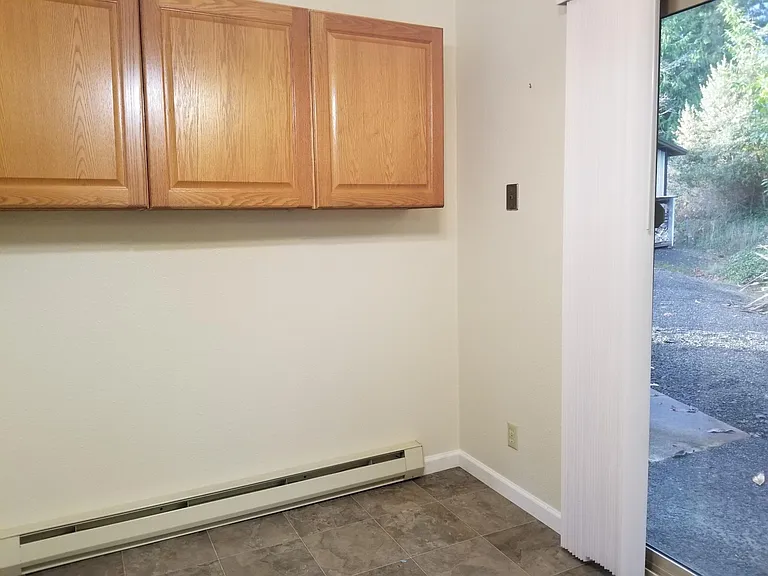 824 Broadway Ave #4 — Photo 8