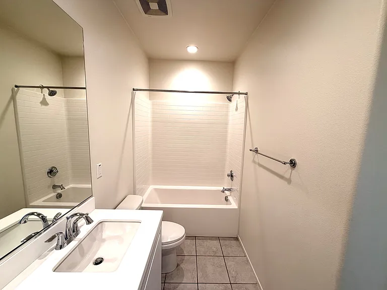 Full tub w/shower