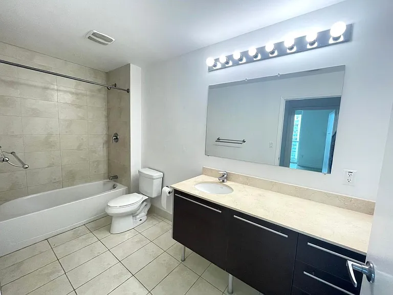 1900 N Bayshore Dr #1709 — Photo 8