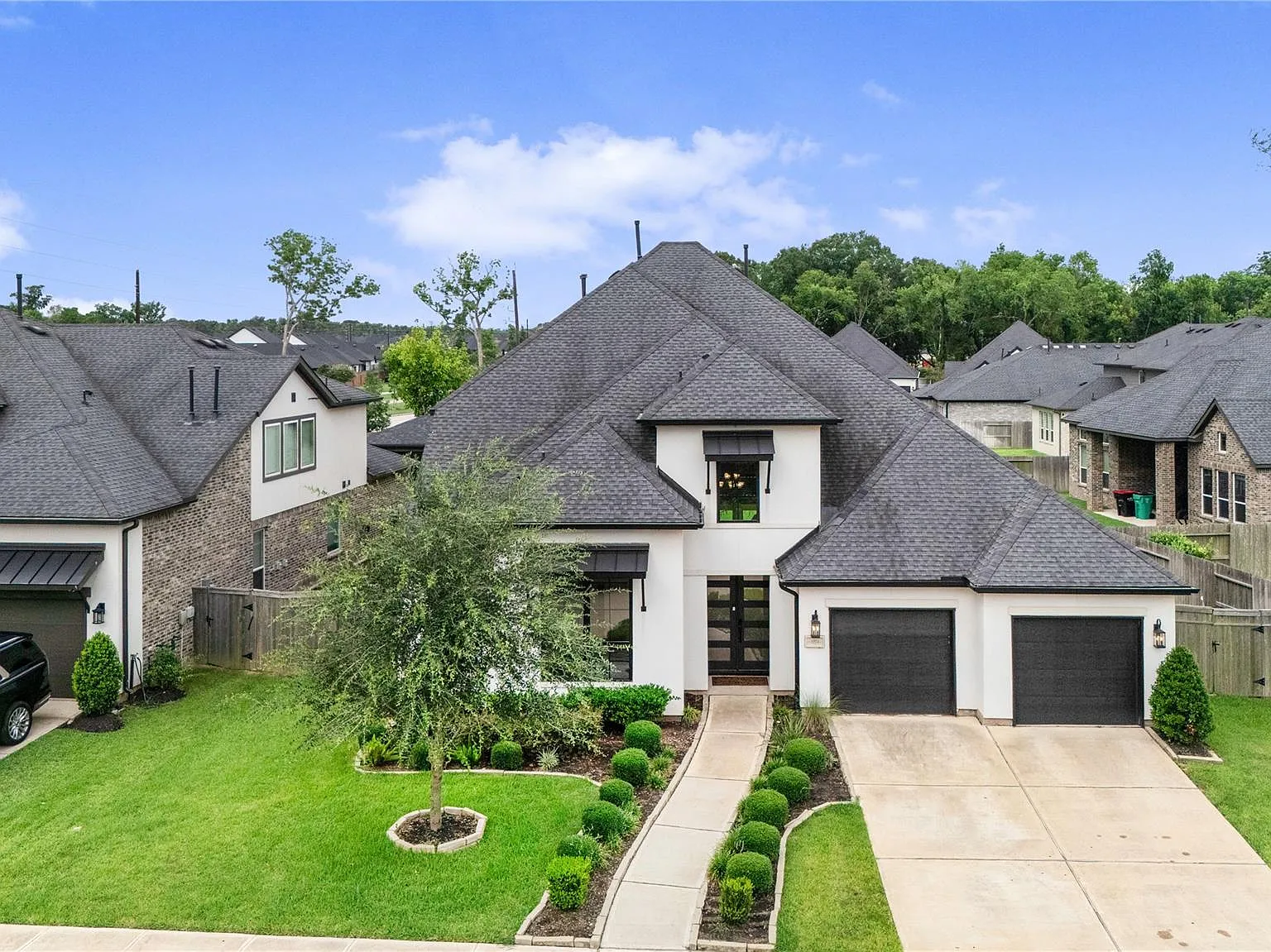 5 bed, 5.5 bath, 4177 sqft, $5,000 — Photo 3