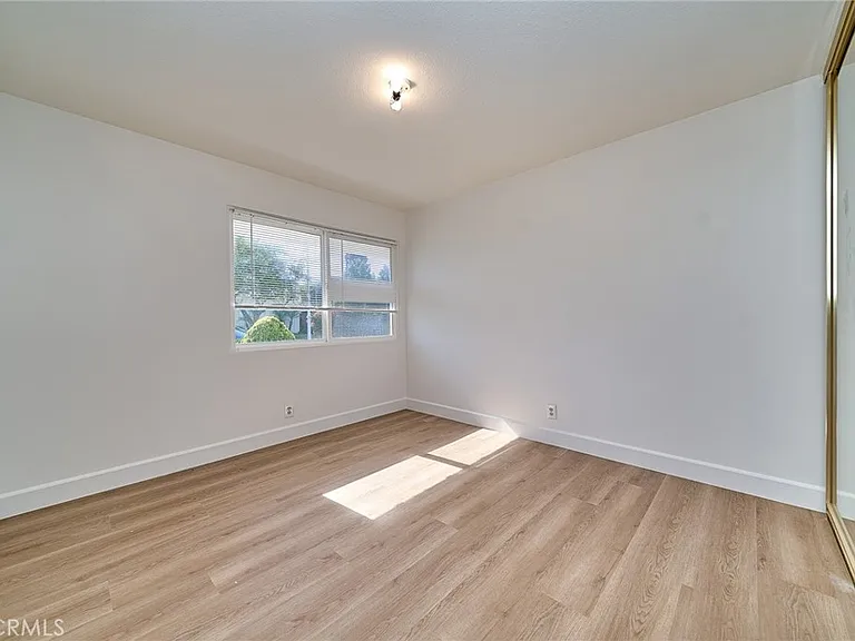 27916 Alvarez Dr — Photo 24