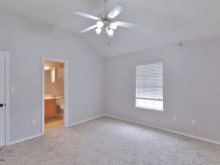 7825 Thompson Pkwy — Photo 26