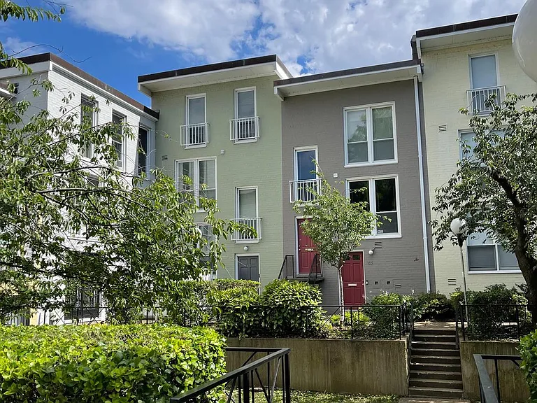 61 G St SW #B — Photo 2