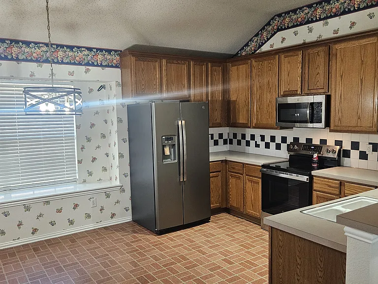 4522 Highlands Dr — Photo 3