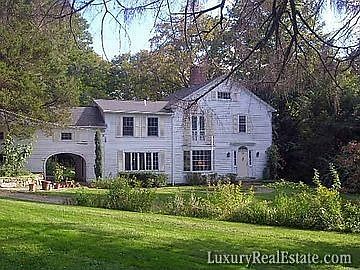 2nd image of 314 Woodbury Rd