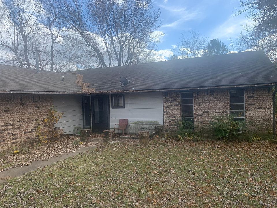 House entry. Needs some lower siding replacement. New Roof added a few years ago. Preparing for landscaper to trim bushes and trees around house and off the fence. Front Yard Fenced