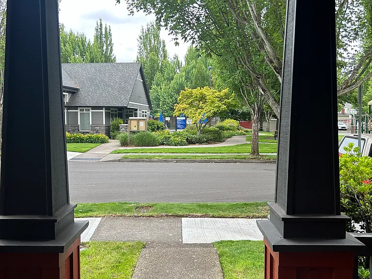 1093 SE Bianca St — Photo 3