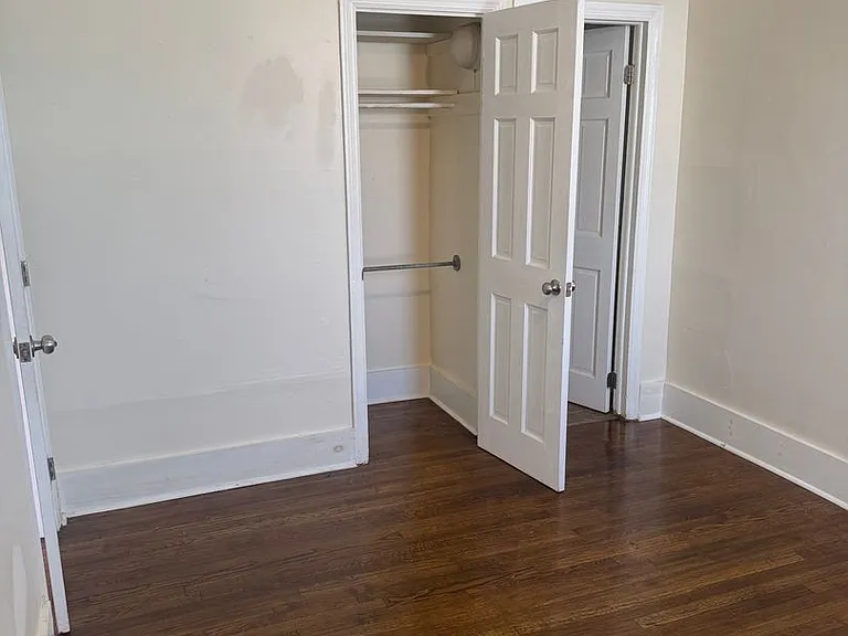 702 Wyandotte St — Photo 9