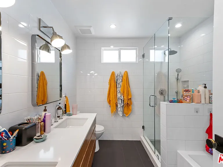 4606 Roma Ct — Photo 40