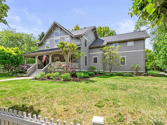 3rd image of 1066 Columbine Rd